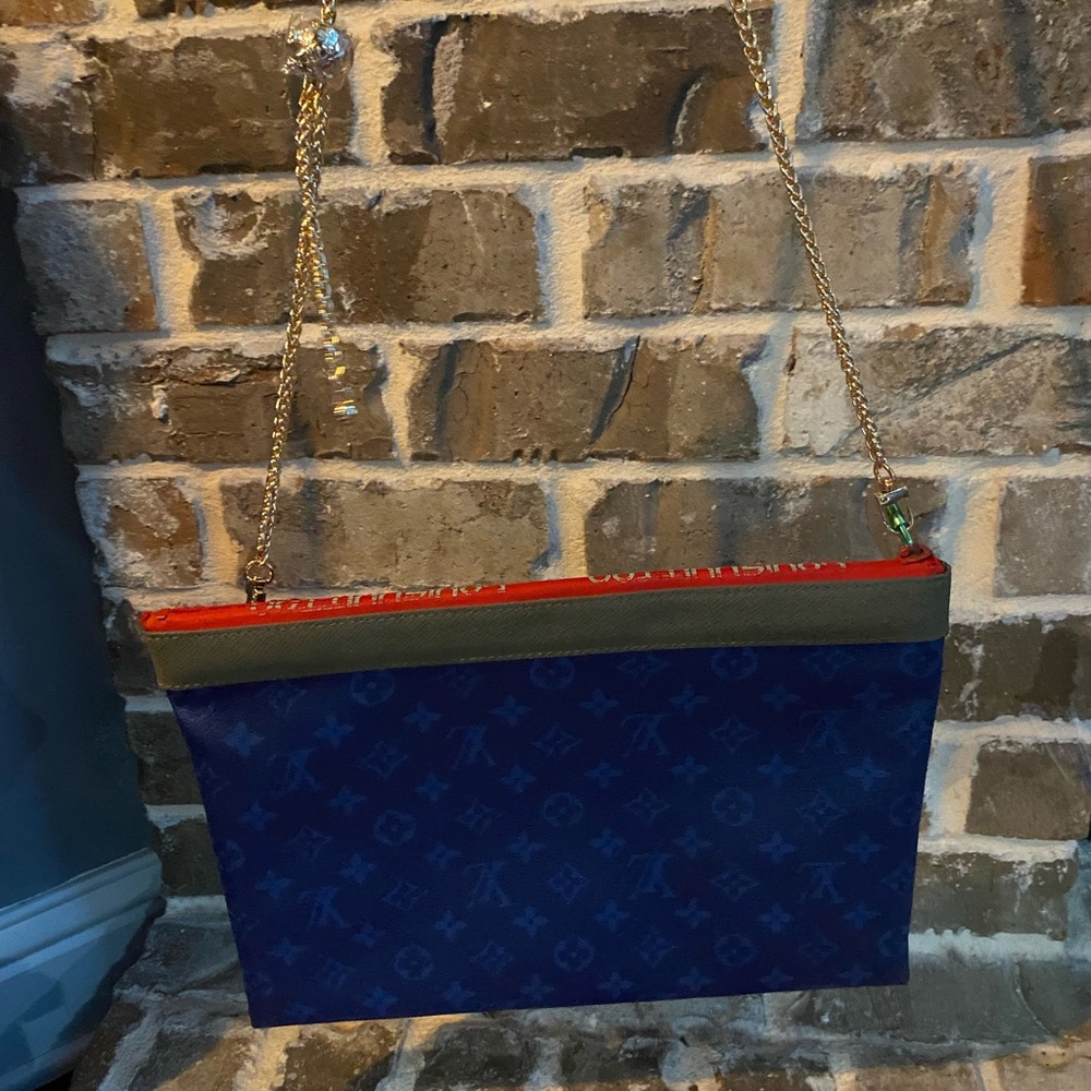 Louis Vuitton Pochette Apollo Pacific Taiga Clutch Bag Blue - Picture 13 of 13